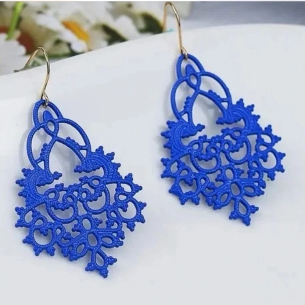 🎉Host Pick🎉 NWT Beautiful Royal Blue Antique Style Dangle Earrings!